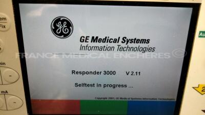 GE Defibrillator Responder 3000 - YOM 2005 - S/W 2.11 - w/ ECG leads (Powers up) - 2