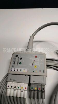 GE Defibrillator Responder 3000 - YOM 2005 - S/W 2.11 - w/ ECG leads (Powers up) - 9