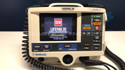 Medtronic Defibrillator Lifepack 20 - YOM 2010 - S/W Power S/W 2.10 - PP S/W 2.7 - SC S/W 22.3 - user test failed - missing battery - works on sector (Powers up) - 3