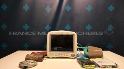GE Patient Monitor Dash 4000 - w/ Cuffs - SPO2 sensors - ECG leads (Powers up)