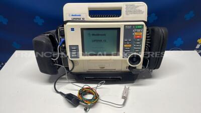 Medtronic Defibrillator Lifepak 12 - YOM 2004 - S/W 3011371-134 - user test passed w/ ECG leads and Spo2 sensor and cuff (Powers up)