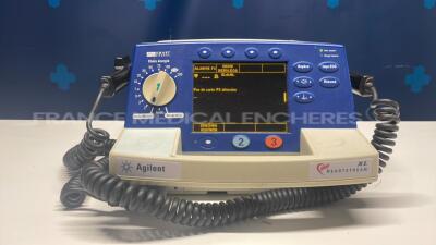 Agilent Defibrillator Hearstream XL - YOM 2002 - french language - no power cable (Powers up)