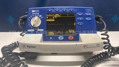 Agilent Defibrillator Hearstream XL - YOM 2002 - no power cable (Powers up)