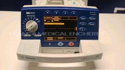 Agilent Defibrillator Heartstream XL - YOM 2001 - missing paddels - french language - no power cable (Powers up)