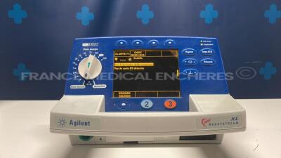 Agilent Defibrillator Heartstream XL - YOM 2001 - missing paddels - french language - no power cable (Powers up)