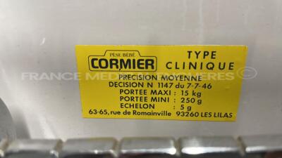 Lot of 1x Foures Anesthesia Ventilator Cart and 1x Cormier Scale and 4x Kendall Nebulizers Aerodyne Vario - no power cables (All power up) - 11