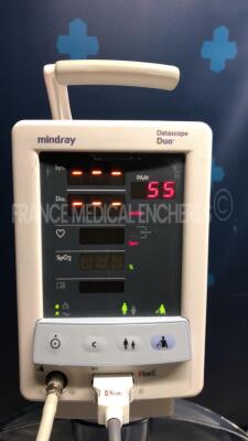 Lot of 2 x Datascope Patient Monitoring Systems DUO - Lot of 1 x Mindtray Vital Signs Monitor VS-800 - YOM 05/2011 (All Power up) - 2