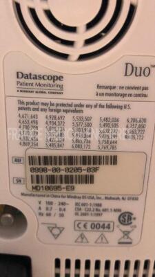 Lot of 2 x Datascope Patient Monitoring Systems DUO - Lot of 1 x Mindtray Vital Signs Monitor VS-800 - YOM 05/2011 (All Power up) - 13