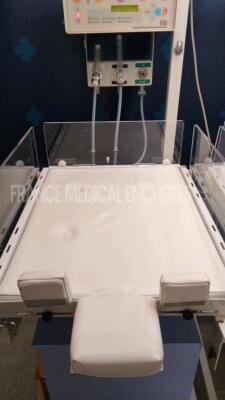 Lot of 2 x Mediprema Infant Incubator Radiante ISIS ( Both power up) - 2