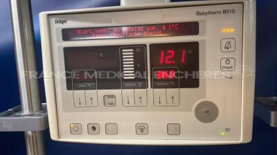 Lot of 1x Drager Incubator Babytherm 8010 - YOM 2001 and 1x Fisher and Paykel Incubator Neopuff - YOM 2001 (Both power up) - 6