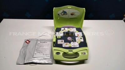 Zoll Defibrillator AED plus (No power)