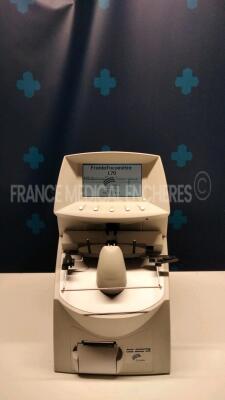 Luneau Frontofocometer L70 (Powers up)