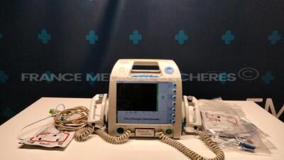 Schiller Defibrillator Defigard 5000 - S/W 4.04 (Powers up)