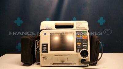 Medtronic Defibrillator Lifepak12 - YOM 2004 - Missing Batteries - Untested due to the missing power cable