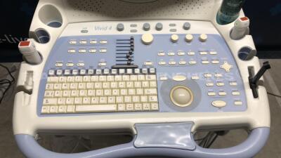 GE Ultrasound Vivid 4 - S/W Version 4.7 - Options - Stress Echo - TManat - Connectivity EchoNET w/ 3S probe - YOM 06/2001 - 7S probe - YOM 12/2004 - P2D probe - Sony Video Graphic printer UP-895MD - Sony Video Recorder SVO-9500MDP (Powers up) - 5