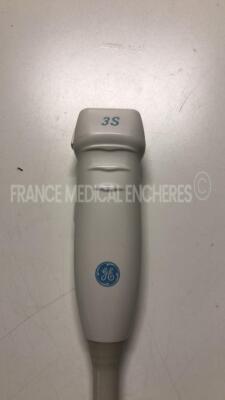 GE Ultrasound Vivid 4 - S/W Version 4.7 - Options - Stress Echo - TManat - Connectivity EchoNET w/ 3S probe - YOM 06/2001 - 7S probe - YOM 12/2004 - P2D probe - Sony Video Graphic printer UP-895MD - Sony Video Recorder SVO-9500MDP (Powers up) - 18