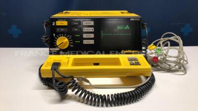 HP Defibrillator Codemaster M1722B - W/ ECG leads (Powers up)