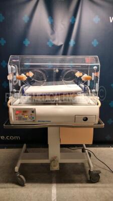 Mediprema Infant Incubator MP5 ISIS (Powers up)