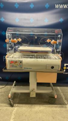 Mediprema Infant Incubator MP5 ISIS (Powers up)