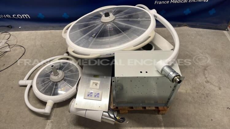 ALM Surgical Light Double Dome Prismalix PRX 8431 ACS - YOM 2005 declared functional by the seller