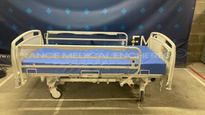 Lot of 2 x Linet Hospital Beds Eleganza 1-1GMR1621-142 and 1GMR1621 153 YOM 2012 (Both power up) - 2