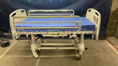 Lot of 2 x Linet Hospital Beds Eleganza 1-1GMR1621-142 and 1GMR1621 153 YOM 2012 (Both power up) - 3