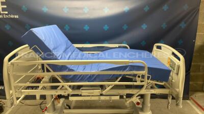 Lot of 2 x Linet Hospital Beds Eleganza 1-1GMR1621-142 and 1GMR1621 153 YOM 2012 (Both power up) - 4