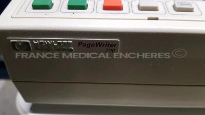 Lot of 1 x Hewlett Packard ECG Pagewriter 200 - Lot of 2 x Heine Light Source HK6000 - Lot of 1 x Medela Phototherapy Bed Bilibed - YOM 2007 (All power up) - 4