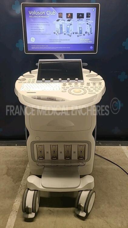 GE Healthcare Voluson E8 - YOM 08/2017 - S/W BT17 with upgrade kit BT17 to BT18 - in excellent condition - Tested & controlled by GE Healthcare - Ready for clinical use - Options advanced 4D - HD live silhouette and studio - advanced VCI - IOTA LR2 - SON