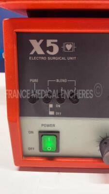 Lot of 2x Danieli Electrosurgical Units X5 - no power cables (Both power up) - 5