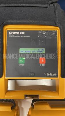 Lot of 2x Medtronic Defibrillators LifePak CR Plus - YOM 2006 and 2009 and 1x Medtronic Defibrillator LifePak 500 - YOM 2002 - Italian language - Missing power supplies - Two power up and one no power - 4