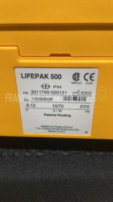 Lot of 2x Medtronic Defibrillators LifePak CR Plus - YOM 2006 and 2009 and 1x Medtronic Defibrillator LifePak 500 - YOM 2002 - Italian language - Missing power supplies - Two power up and one no power - 7
