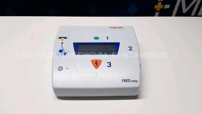 Schiller Defibrillator Fred Easy - no battery charger (Powers up)