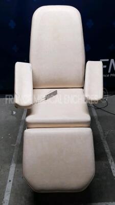 Promotal Dialysis Chair 3185 w/ Remote control (Powers up)