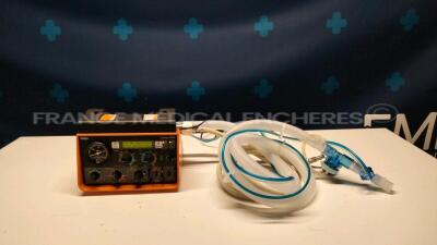 Drager Transport Ventilator Oxylog 2000 - w/ exhalation tube - no power supply (Powers up)