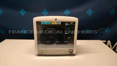 GE Patient Monitor Carescape B650 - YOM 2010 - w/ Patient Data Module (Powers up)