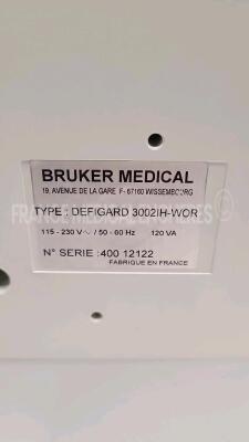 Lot of 1 x Bruker Defibrillator Defigard 3002 IH (No power) and 1 x Schiller Defibrillator FredBI untersted du to the missing battery charger - 7