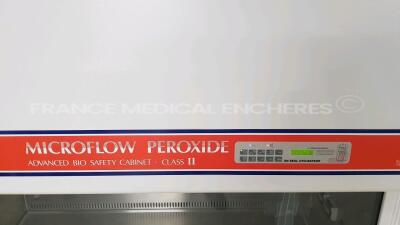 Bioquell Advanced Bio Safety Cabinet Microflow Peroxide Class II - YOM 2004 (Powers up) - 2