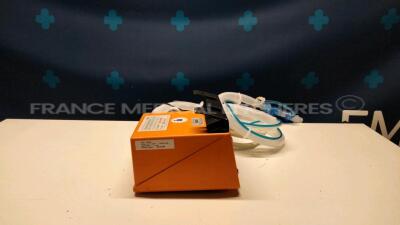 Drager Transport Ventilator Oxylog 2000 - w/ exhalation tube - no power supply (Powers up) - 2