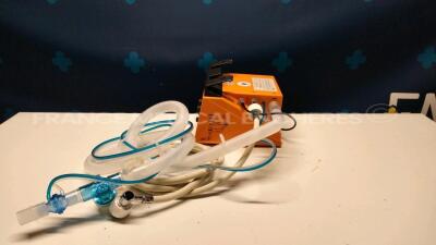 Drager Transport Ventilator Oxylog 2000 - w/ exhalation tube - no power supply (Powers up) - 3