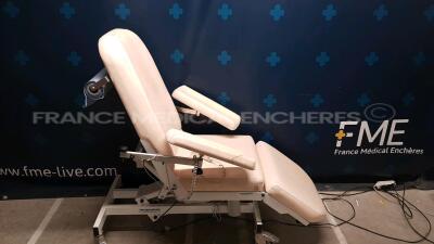 Promotal Dialysis Chair 3185 w/ Remote control (Powers up) - 3