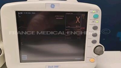 Lot of 2 x GE Patient Monitors Dash 3000 - no power cables (Both power up) - 3