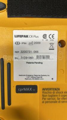 Lot of 2x Medtronic Defibrillators LifePak CR Plus - YOM 2006 and 2009 and 1x Medtronic Defibrillator LifePak 500 - YOM 2002 - Italian language - Missing power supplies - Two power up and one no power - 5