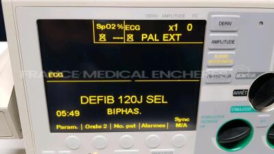Zoll Defibrillator Biphasic Mseries - w/ ECG leads and SPO2 sensor (Powers up) - 4
