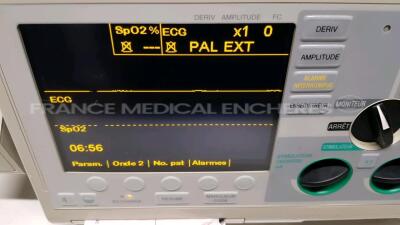 Zoll Defibrillator Biphasic Mseries - w/ ECG leads and SPO2 sensor (Powers up) - 6