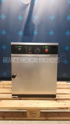 Memmert Laboratory Oven 400 (Powers up)