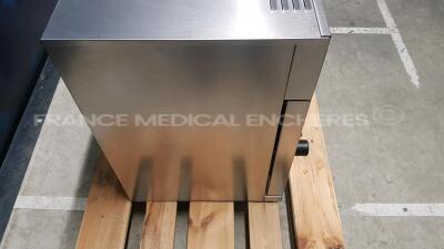 Memmert Laboratory Oven 400 (Powers up) - 2