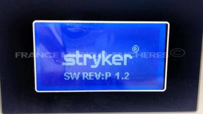 Stryker Light Source X8000 (Powers up) - 5