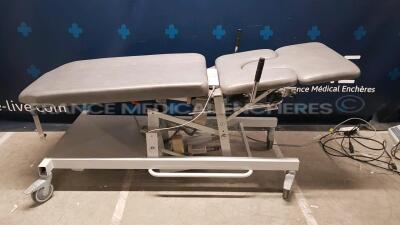 Hemida Svefos Examination Chair 23B51 w/ remote control (Powers up) - 2