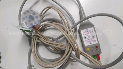 Philips Defibrillator Heartstart XL french language - YOM 2012 w/ ECG leads (Powers up) - 5